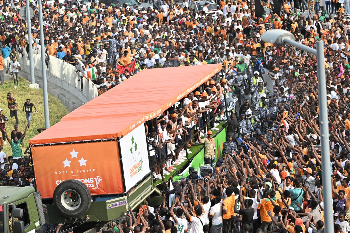 Côte d???Ivoire : à Abidjan, parade triomphale pour les Eléphants champions d???Afrique