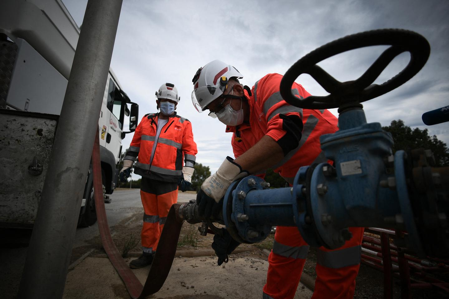SADE : Veolia cède sa filiale spécialisée dans les canalisations et ses 6 900 salariés à...