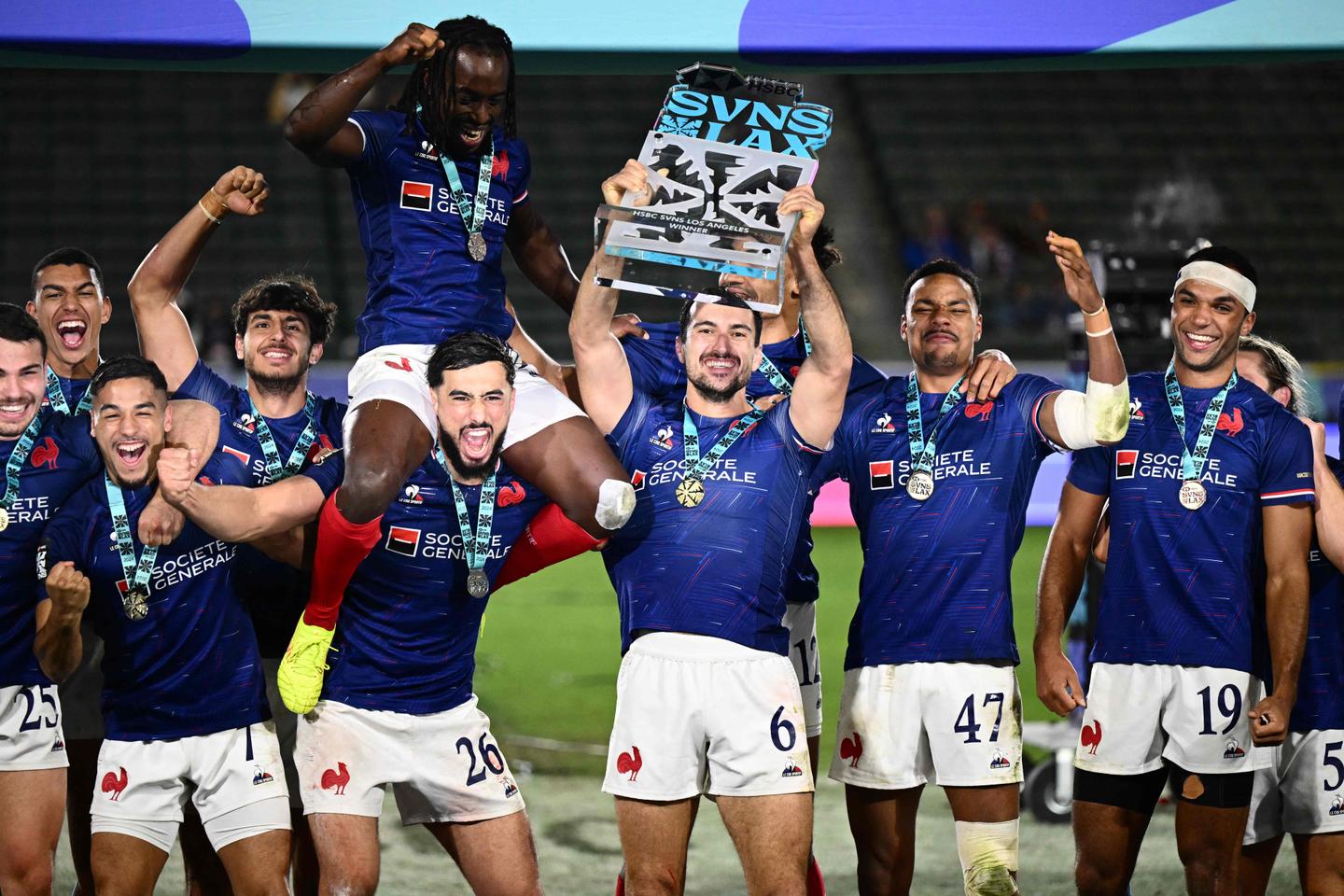 Rugby à VII : l???équipe de France emmenée par Antoine Dupont remporte le tournoi de Los...