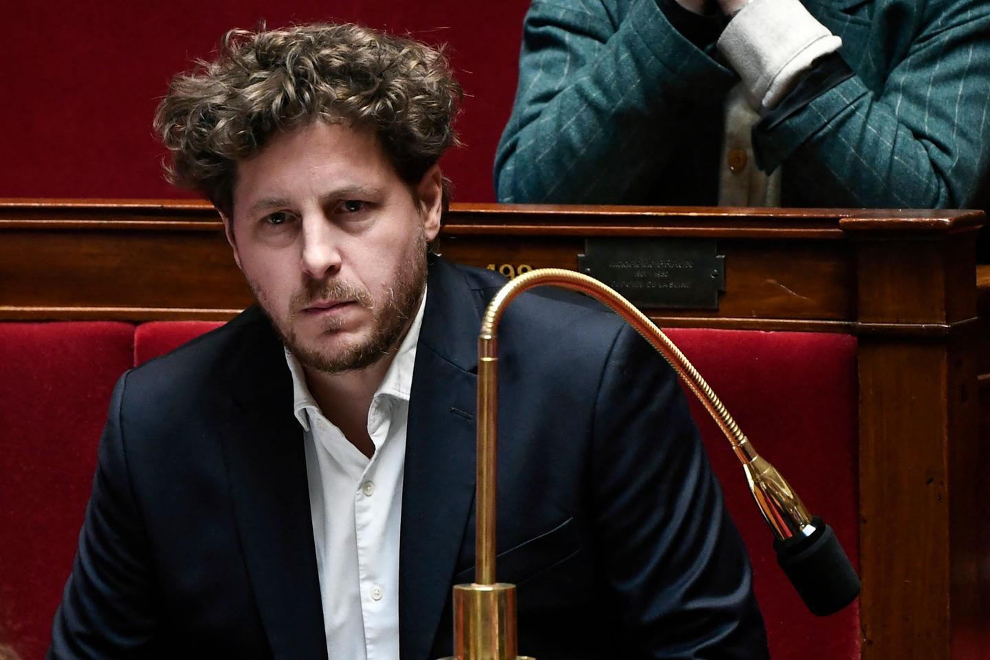 Julien Bayou, accusé de « violences psychologiques » par son ancienne compagne, annonce se...