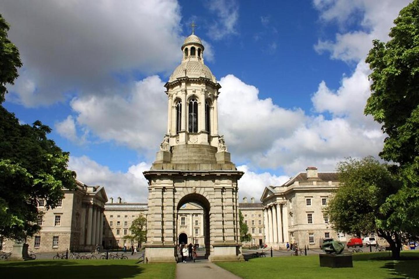 A Dublin, des étudiants installent un campement sur le campus du Trinity College « en...