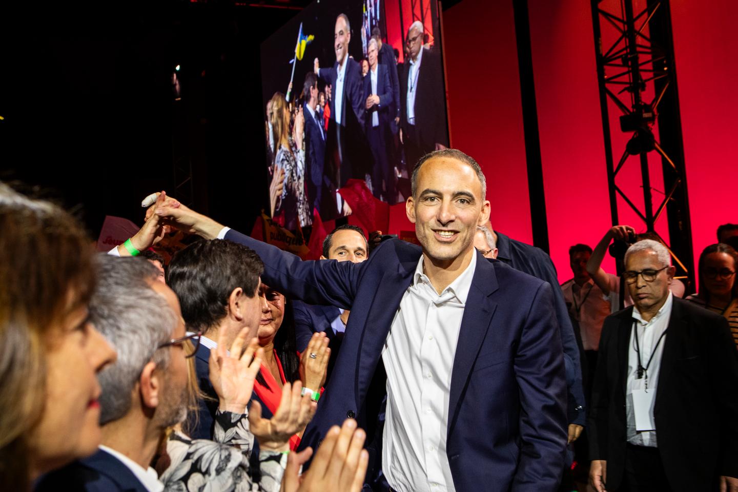 Elections européennes : le PS réuni derrière Raphaël Glucksmann pour son premier grand meeting