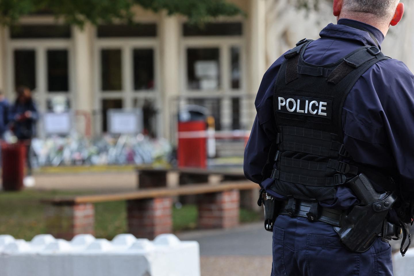 Derrière les menaces d???attentats à l???encontre des écoles, des piratages et souvent de...