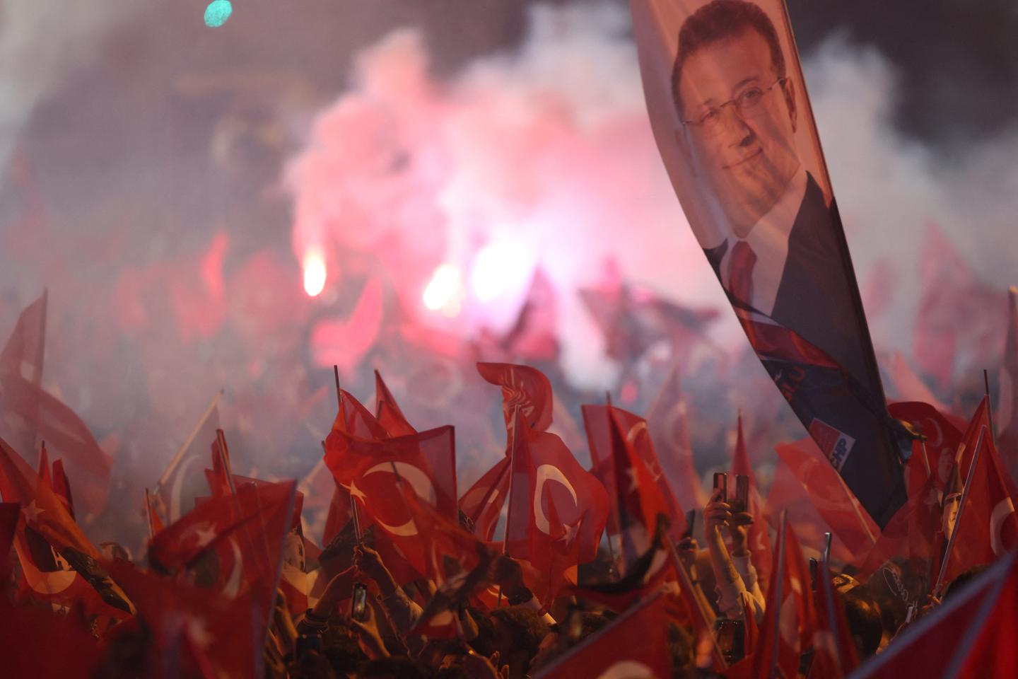 En Turquie, la débâcle sans appel d???Erdogan aux élections municipales