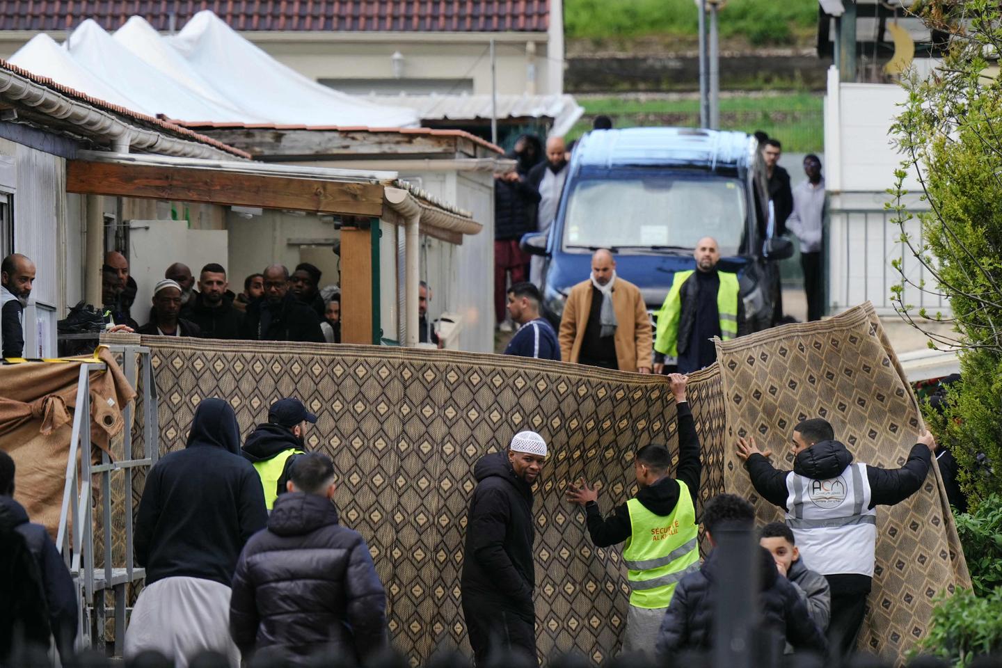 A Viry-Châtillon, des obsèques dans l???intimité pour Shemseddine, 15 ans, violemment agressé...