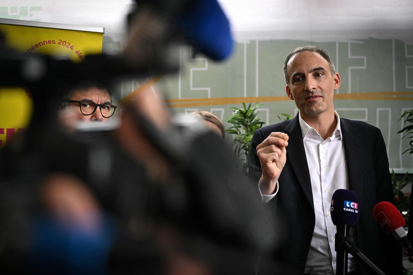 Raphaël Glucksmann était l’invité de « Questions politiques »