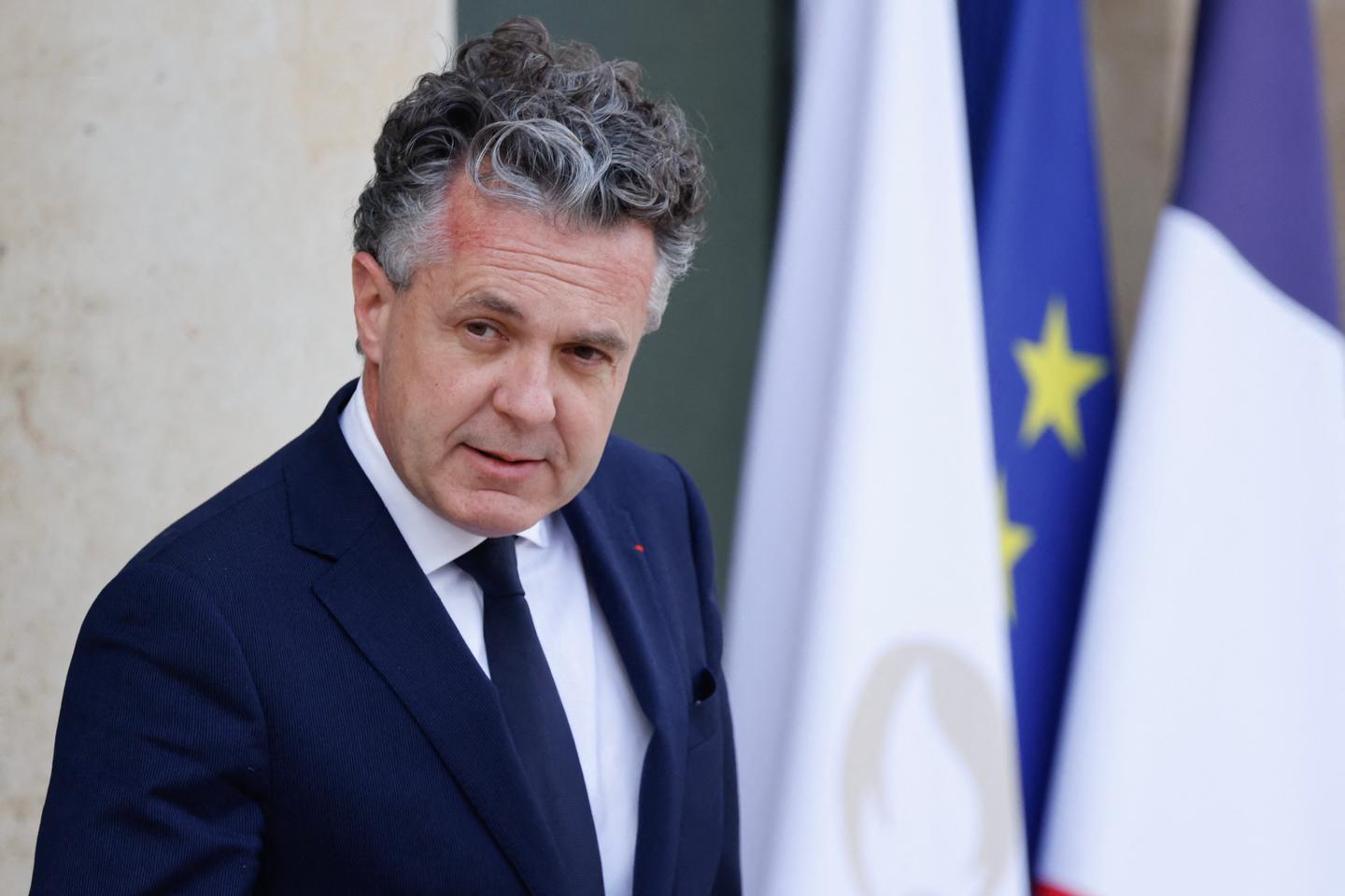 La rémunération de Christophe Béchu, premier adjoint fantôme, irrite les élus d???Angers