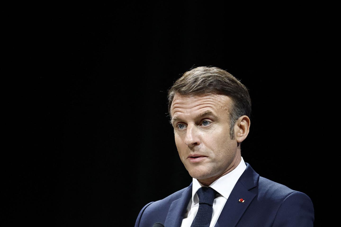 Affaire Depardieu : Emmanuel Macron assure n???avoir « jamais défendu un agresseur face à des...