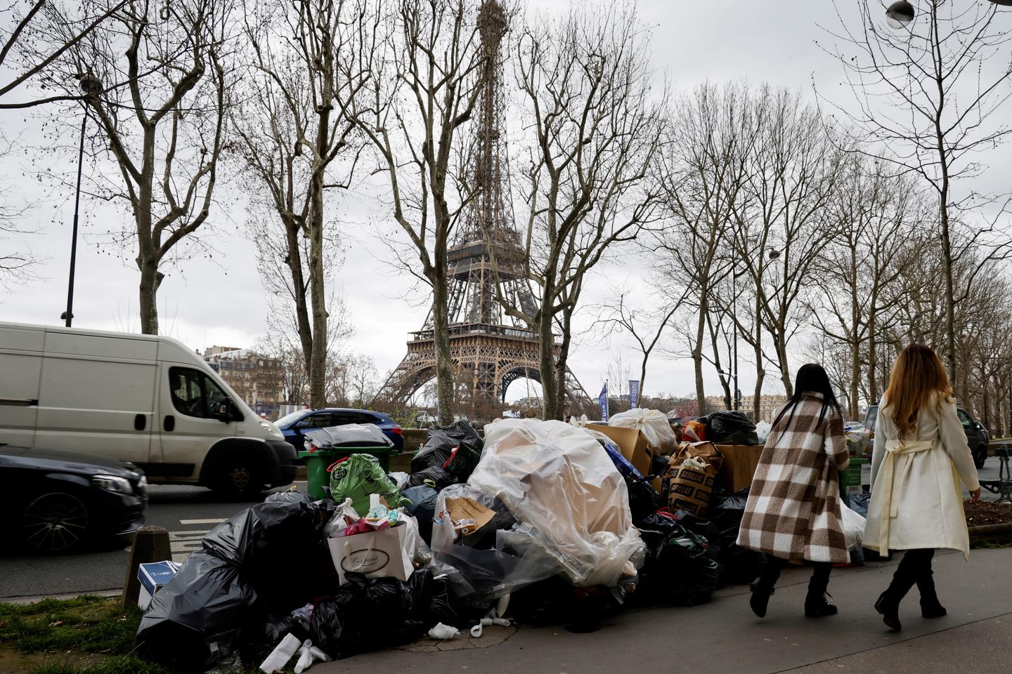 Paris 2024 : les éboueurs de Paris menacent de faire grève