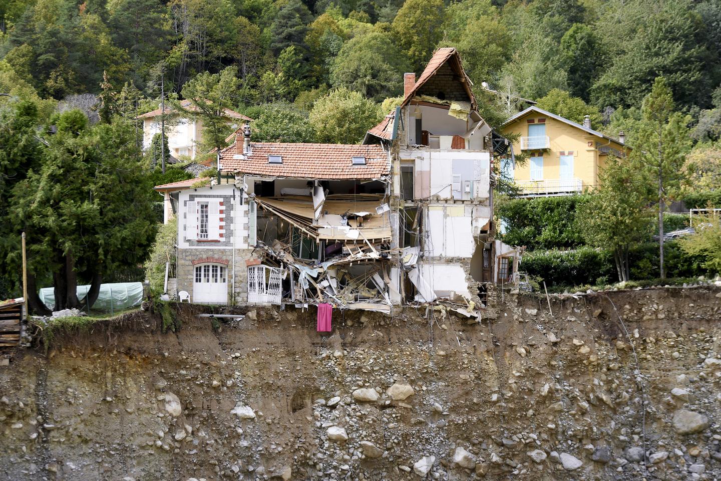 Des victimes du dérèglement climatique portent plainte contre TotalEnergies et ses actionnaires...