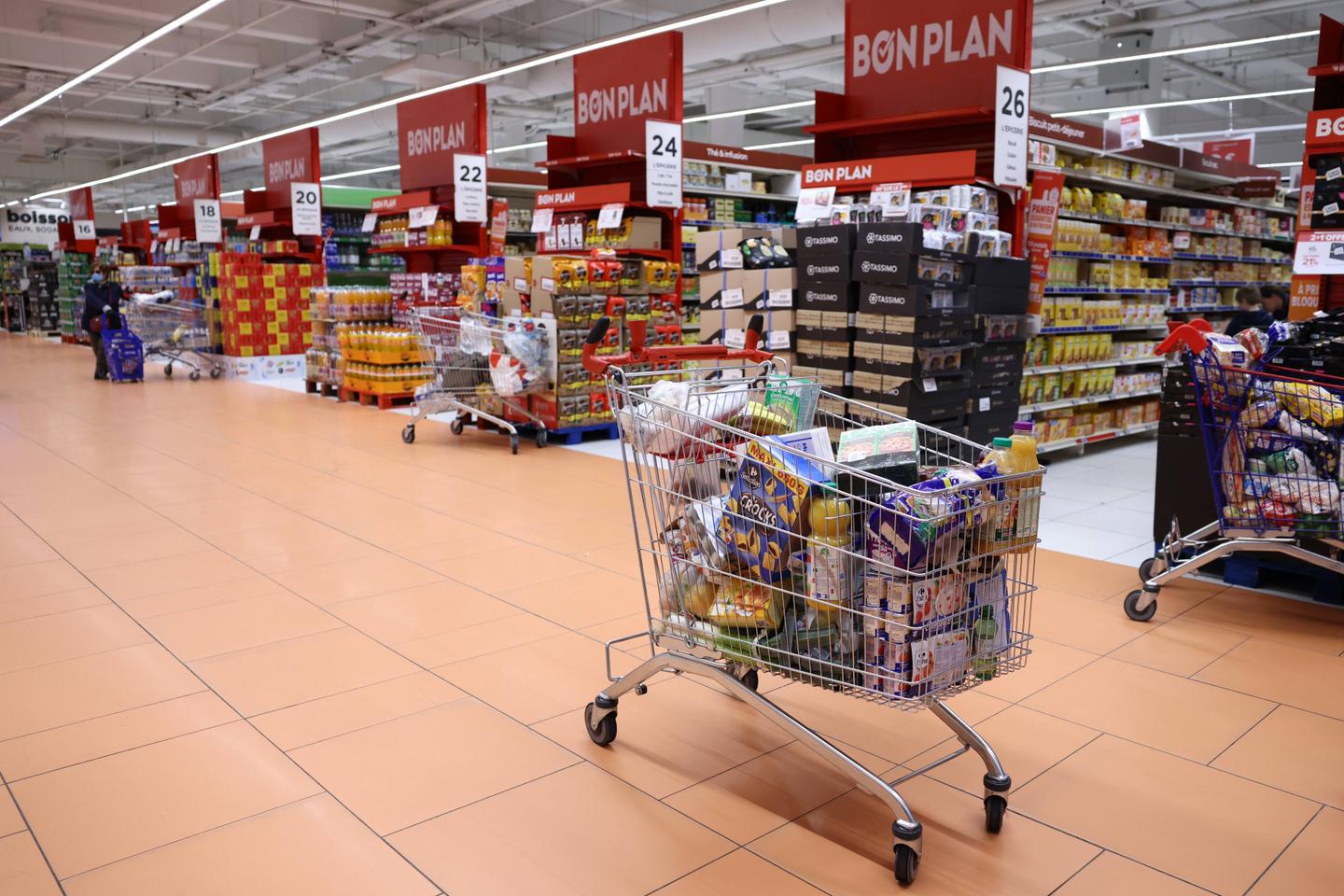 Dans les supermarchés de France, les prix se stabilisent, mais la consommation ne reprend pas