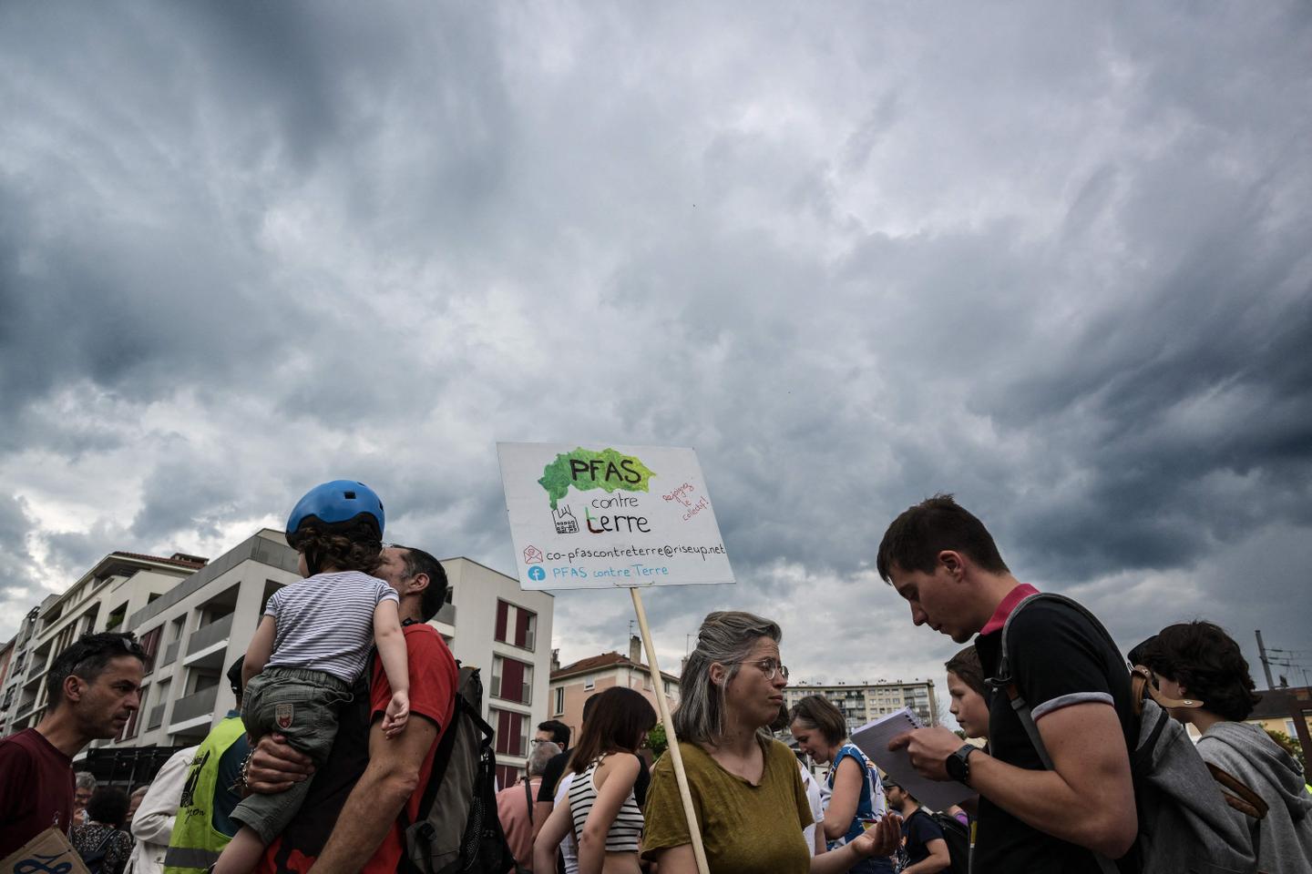 PFAS : le Sénat adopte à son tour la proposition de loi visant à restreindre l???usage des...