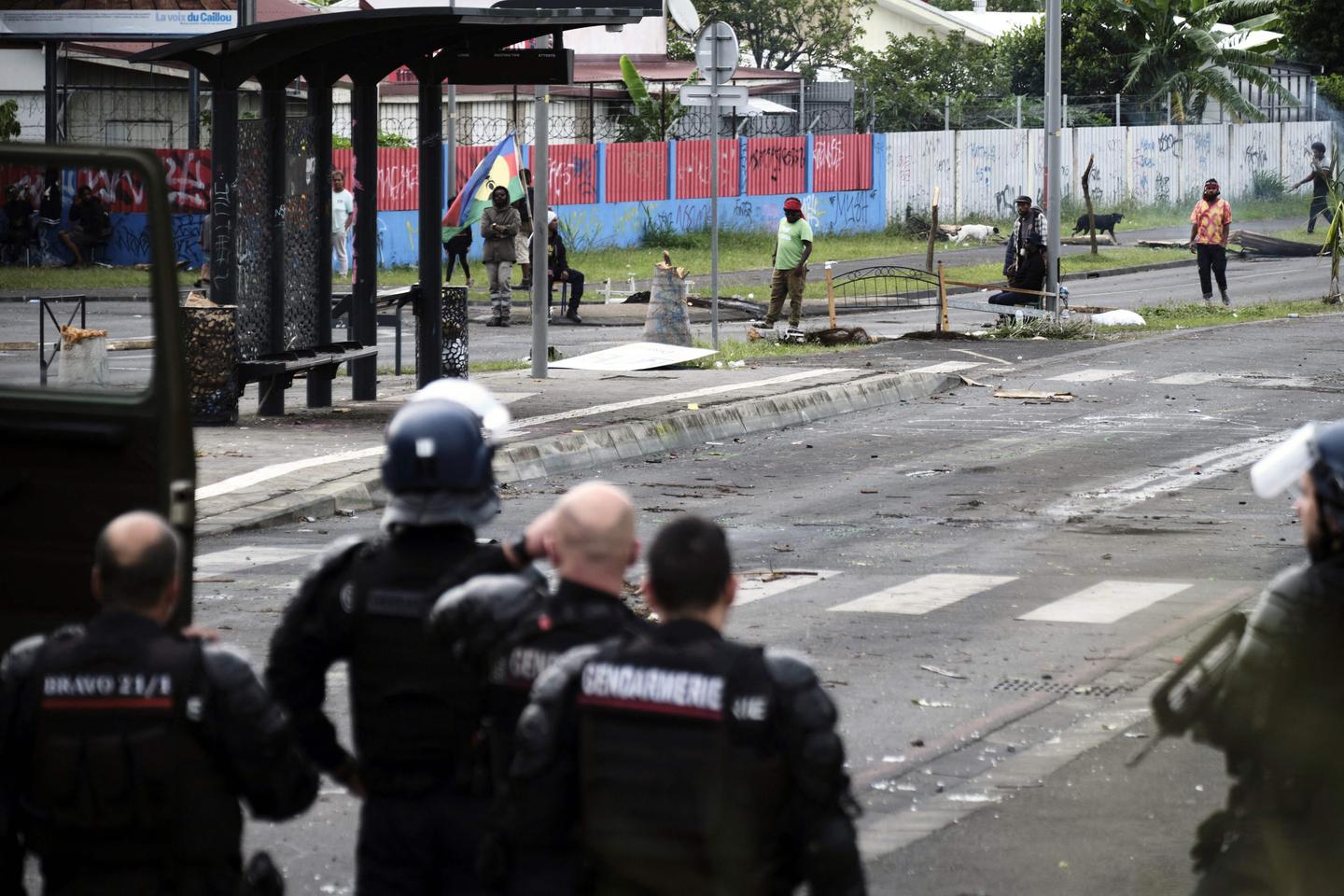 Nouvelle-Calédonie : un dixième mort dans les violences, tué lors d???affrontements avec les...