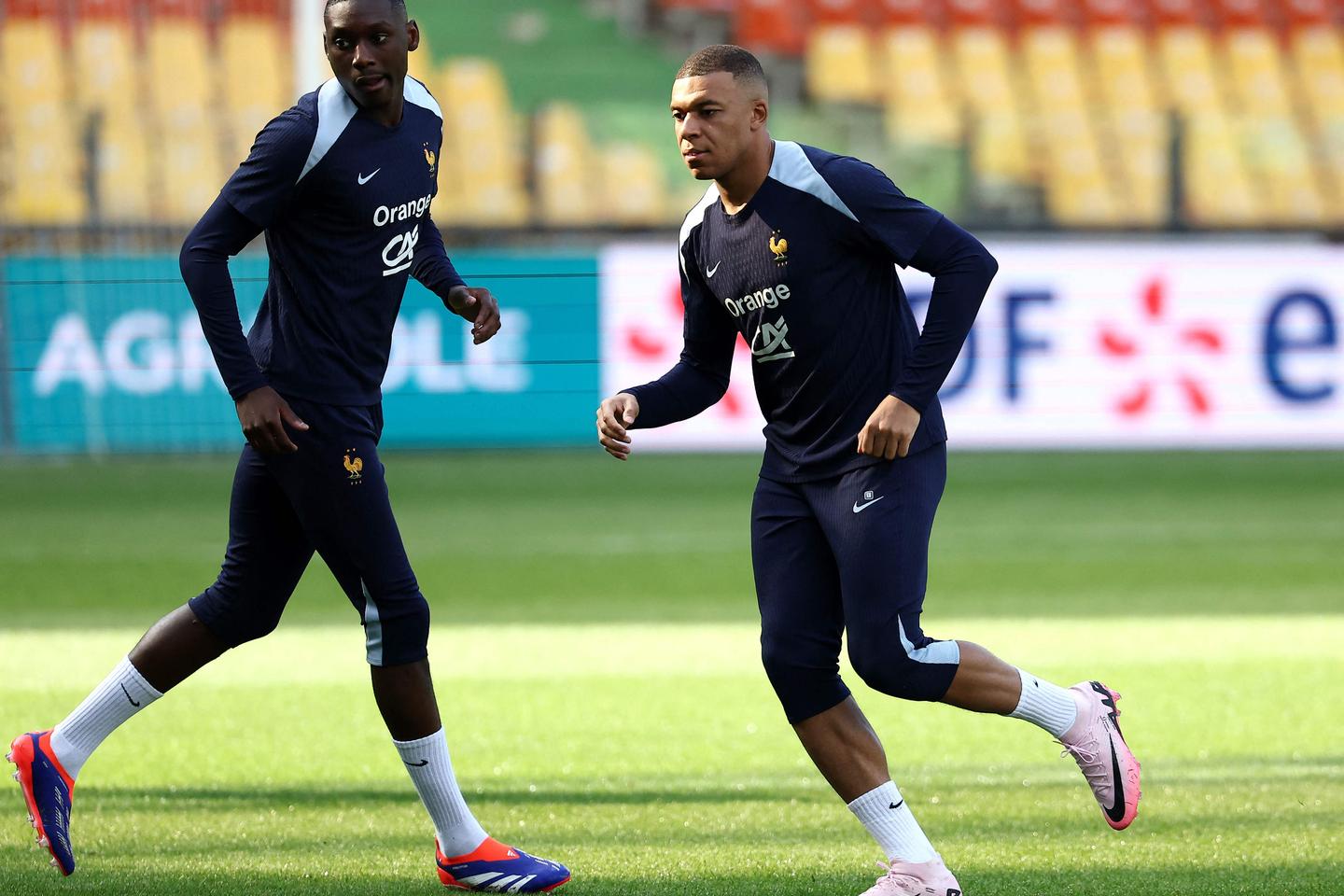France-Luxembourg : Kylian Mbappé et ses coéquipiers enfilent le bleu de chauffe avant l???Euro