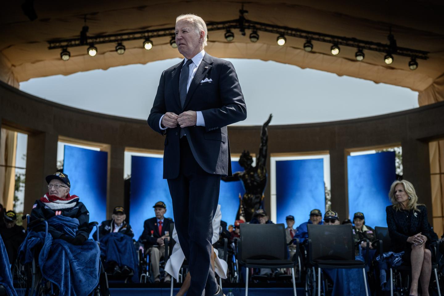 Joe Biden aux célébrations des 80 ans du Débarquement : « Détournez le regard de...