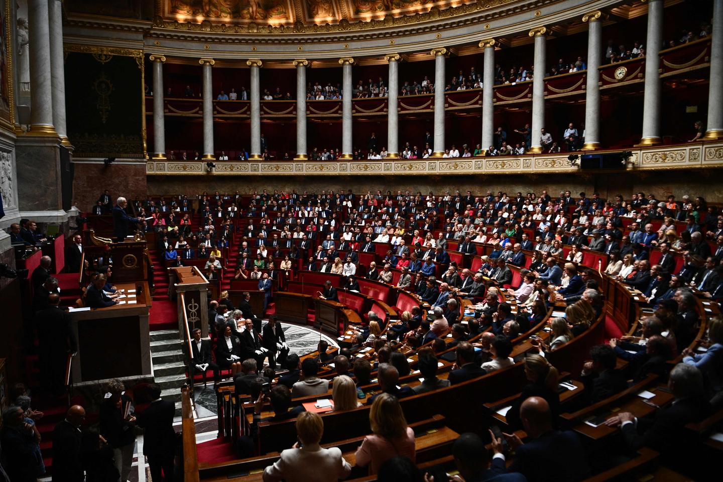 Législatives 2024 : une campagne sous pression pour un scrutin à haut risque