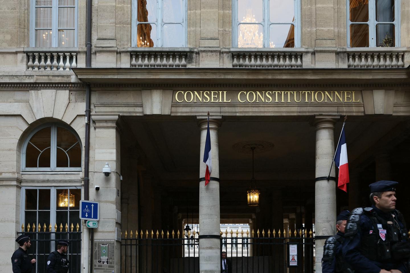 Jean-Philippe Derosier, constitutionnaliste : « En matière de dissolution, la Constitution...