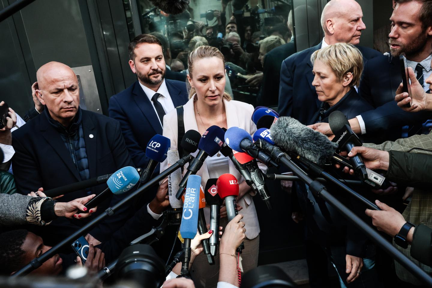 Elections législatives 2024 : Marion Maréchal et Marine Le Pen mettent en scène leur...