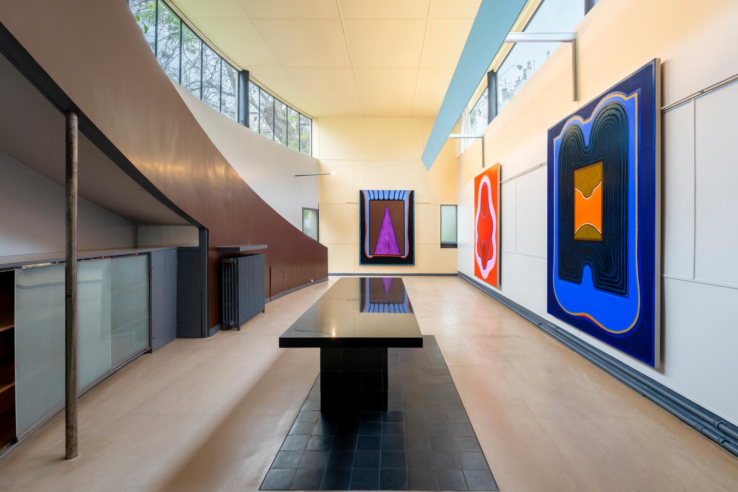 La peintre Lily Stockman fait vibrer la maison La Roche, de Le Corbusier, à Paris