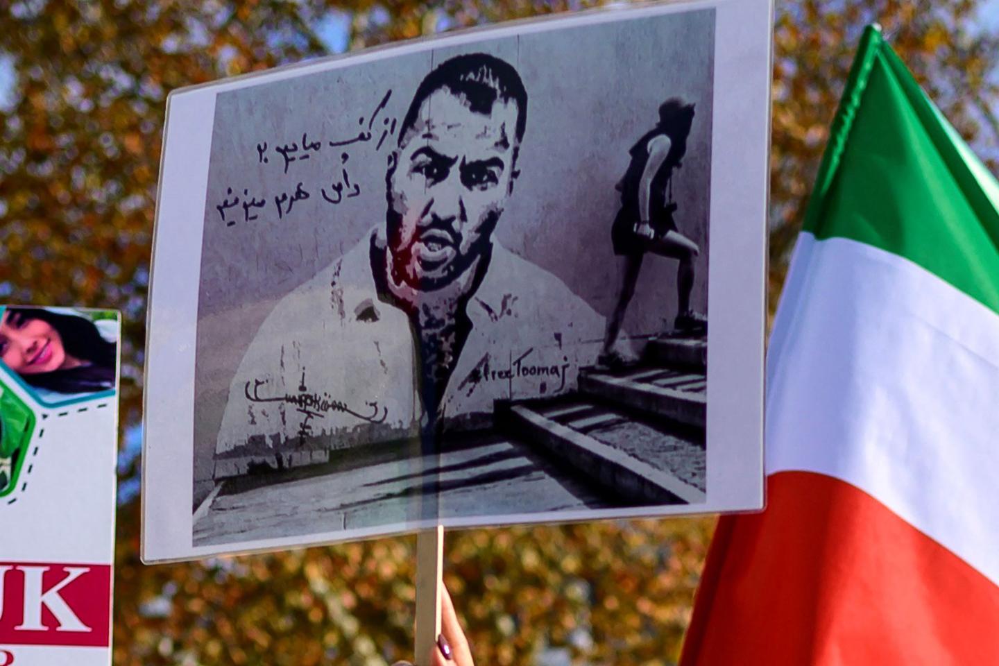 Le rappeur iranien Toomaj Salehi reste en prison, visé par de nouvelles poursuites