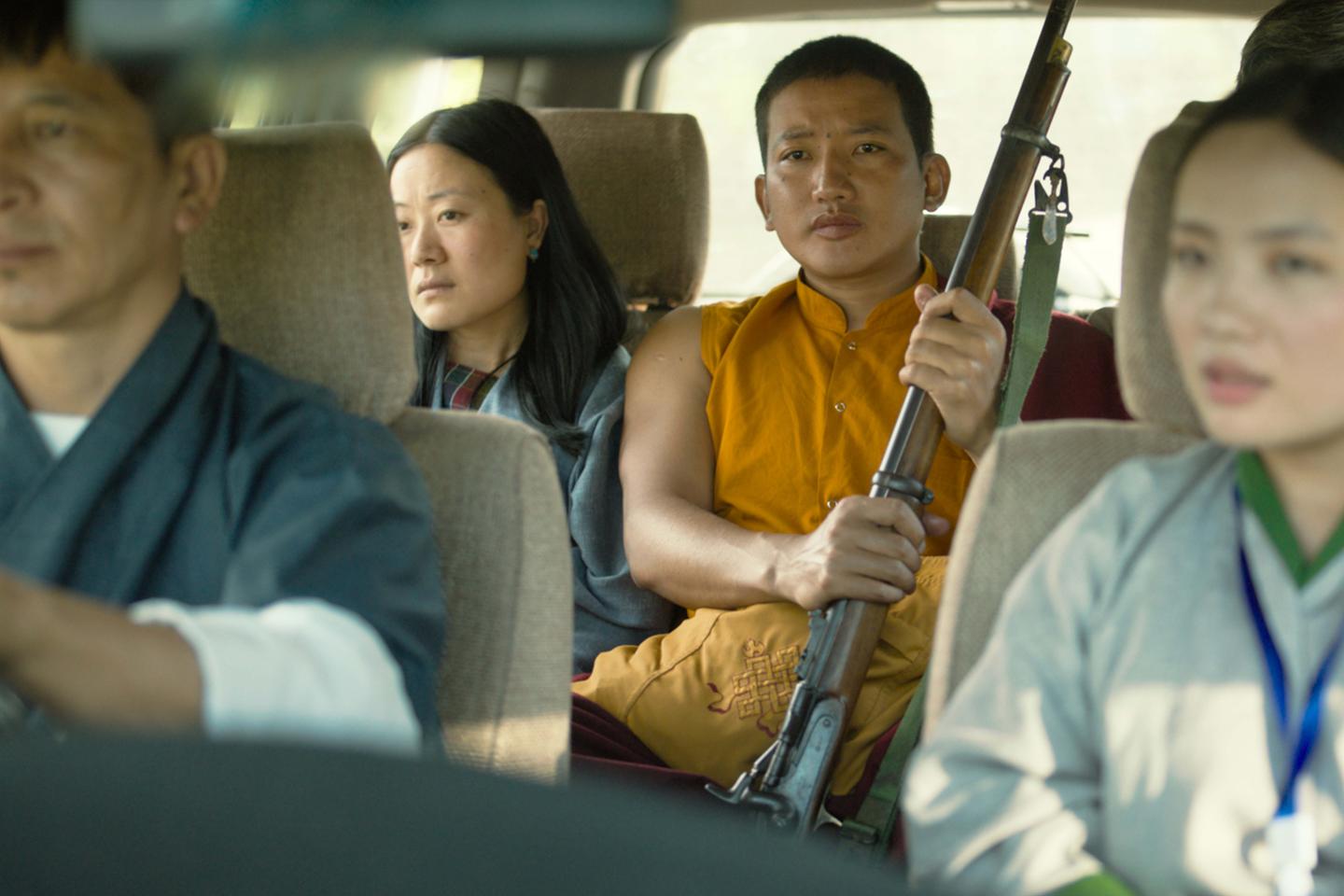 « Le Moine et le Fusil » : derrière un Bhoutan idéalisé, une production chinoise contre la...