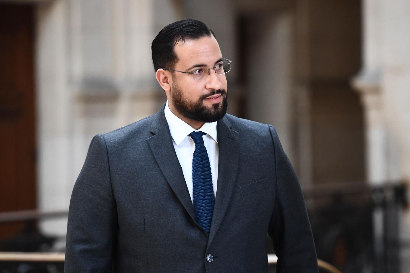 Affaire Benalla : l???ex-chargé de mission de l???Elysée définitivement condamné à un an de...