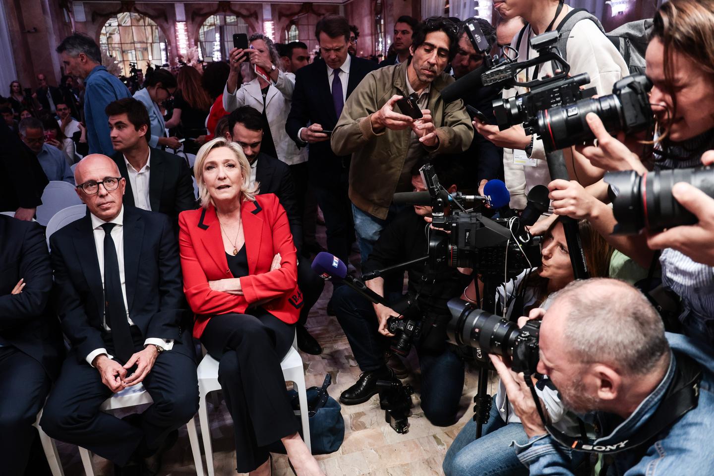 Législatives 2024 : comment les thèmes favoris du RN ont peu à peu colonisé les médias...