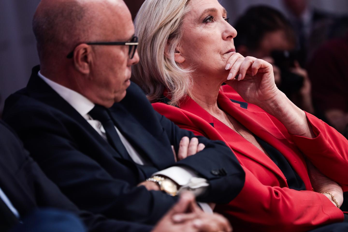 Défense : Marine Le Pen lance les hostilités contre le « domaine réservé » du chef de...