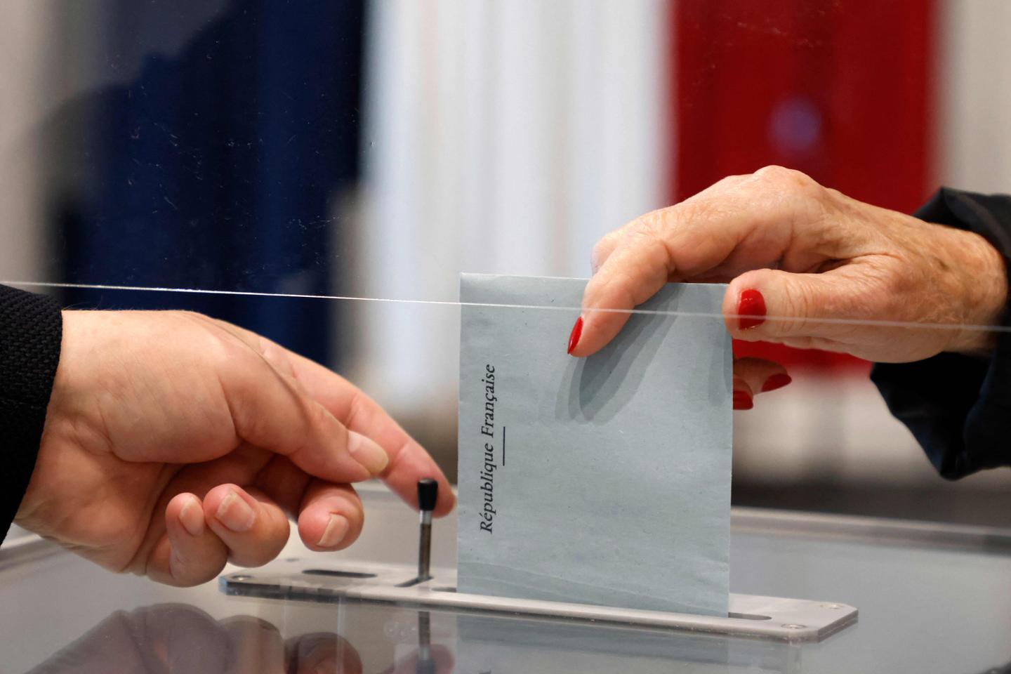 Législatives 2024 : face au RN, la gauche appelle à faire barrage, mais des nuances...