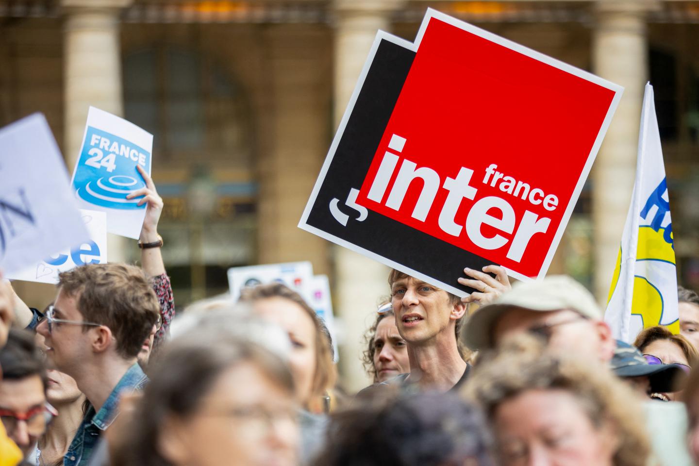 L???audiovisuel public, affaibli par la suppression de la redevance, désormais visé par la menace...