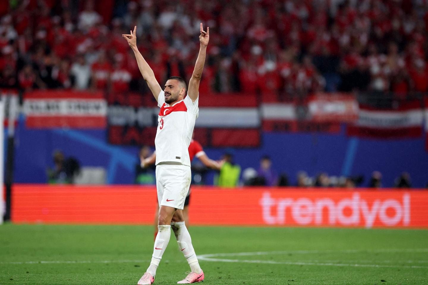 Euro 2024 : l???UEFA ouvre une enquête sur le Turc Merih Demiral pour une célébration...