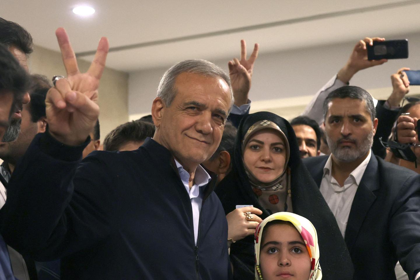 En Iran, le réformateur Masoud Pezeshkian remporte la présidentielle
