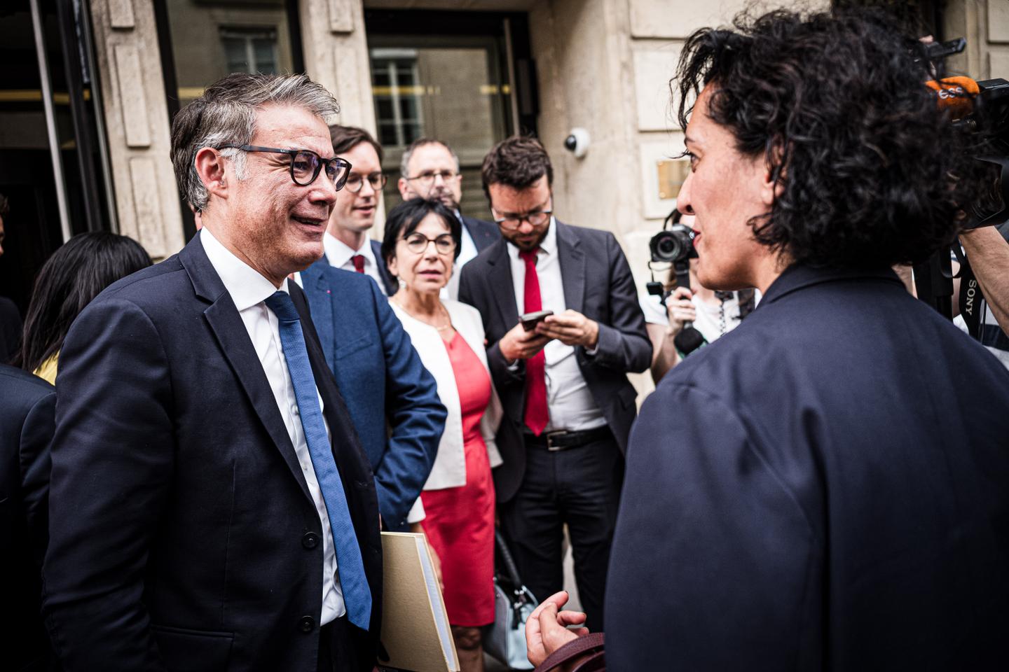 Le Nouveau Front populaire sous pression pour se mettre d???accord sur un premier ministre
