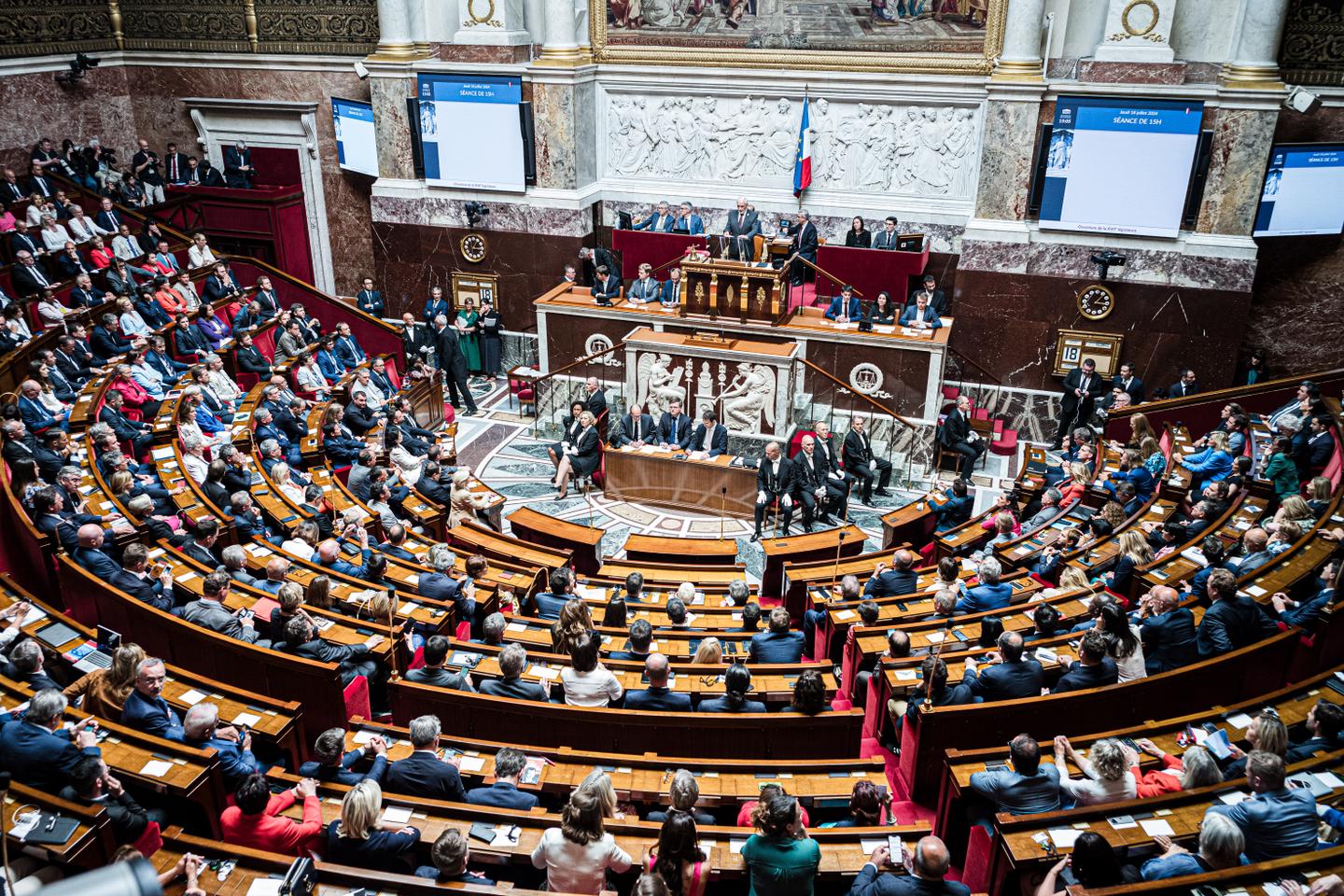 « La mise en place d???une motion de censure constructive garantirait la stabilité...