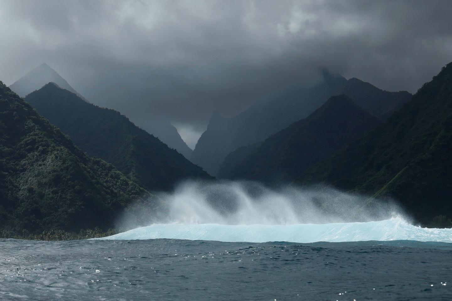 JO 2024 : à l???approche des épreuves de surf, la vague de Teahupoo fascine autant qu???elle...