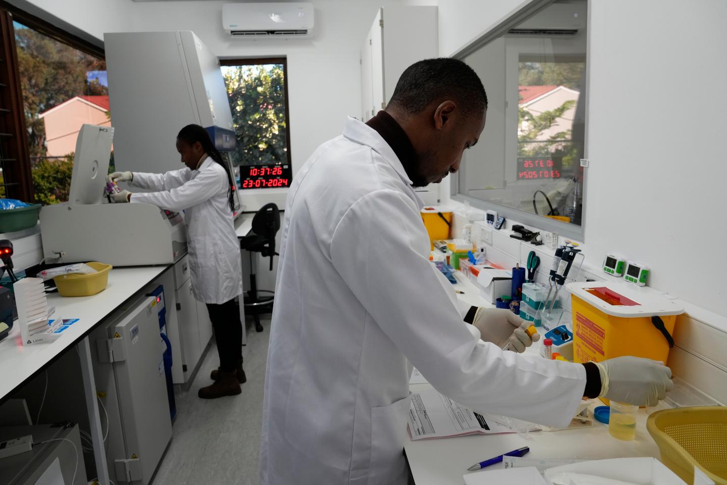 VIH : un médicament préventif efficace, avec deux injections par an seulement, suscite...