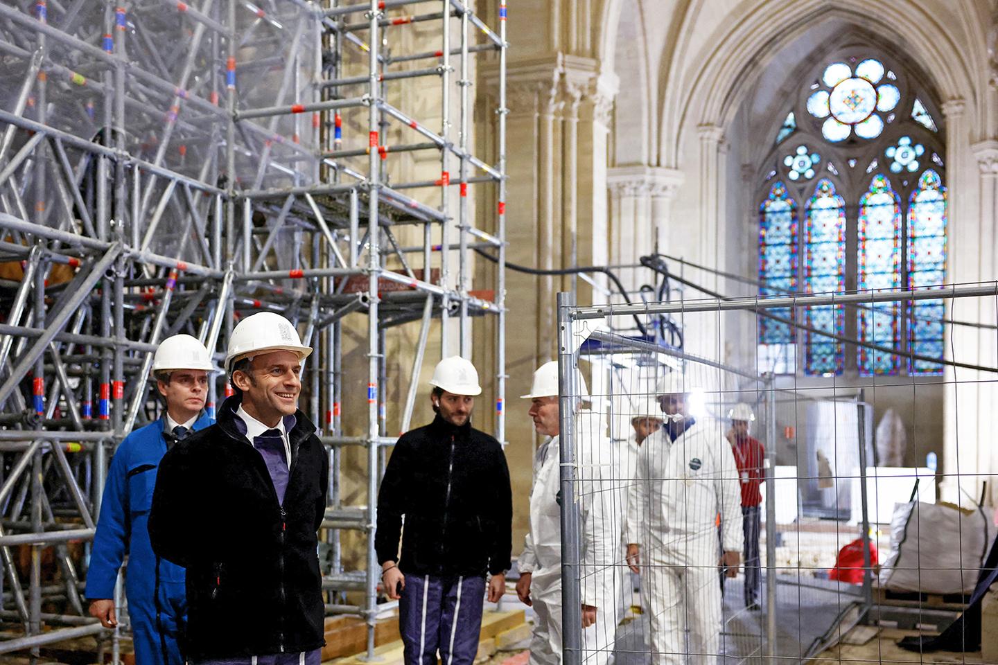 Les vitraux de Notre-Dame de ­Paris rejouent la bataille des ­anciens et des modernes