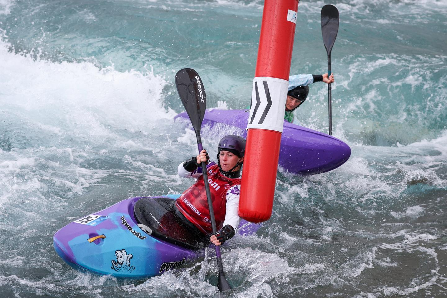 Kayak cross aux JO 2024 : tout comprendre à cette épreuve, où les rameurs jouent des coudes et...