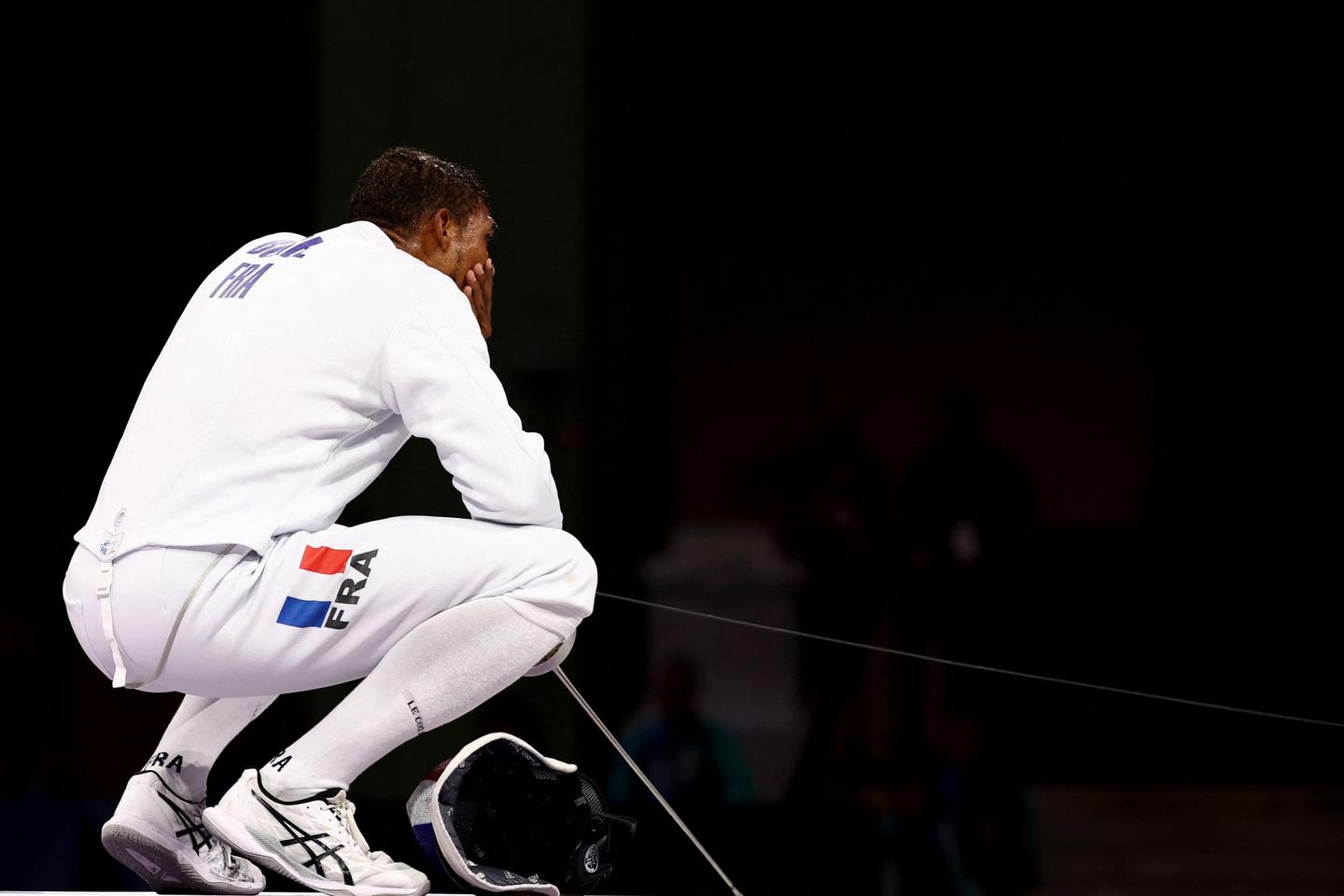 Escrime aux JO 2024 : en épée par équipe, les Français s???effondrent à quelques secondes du...