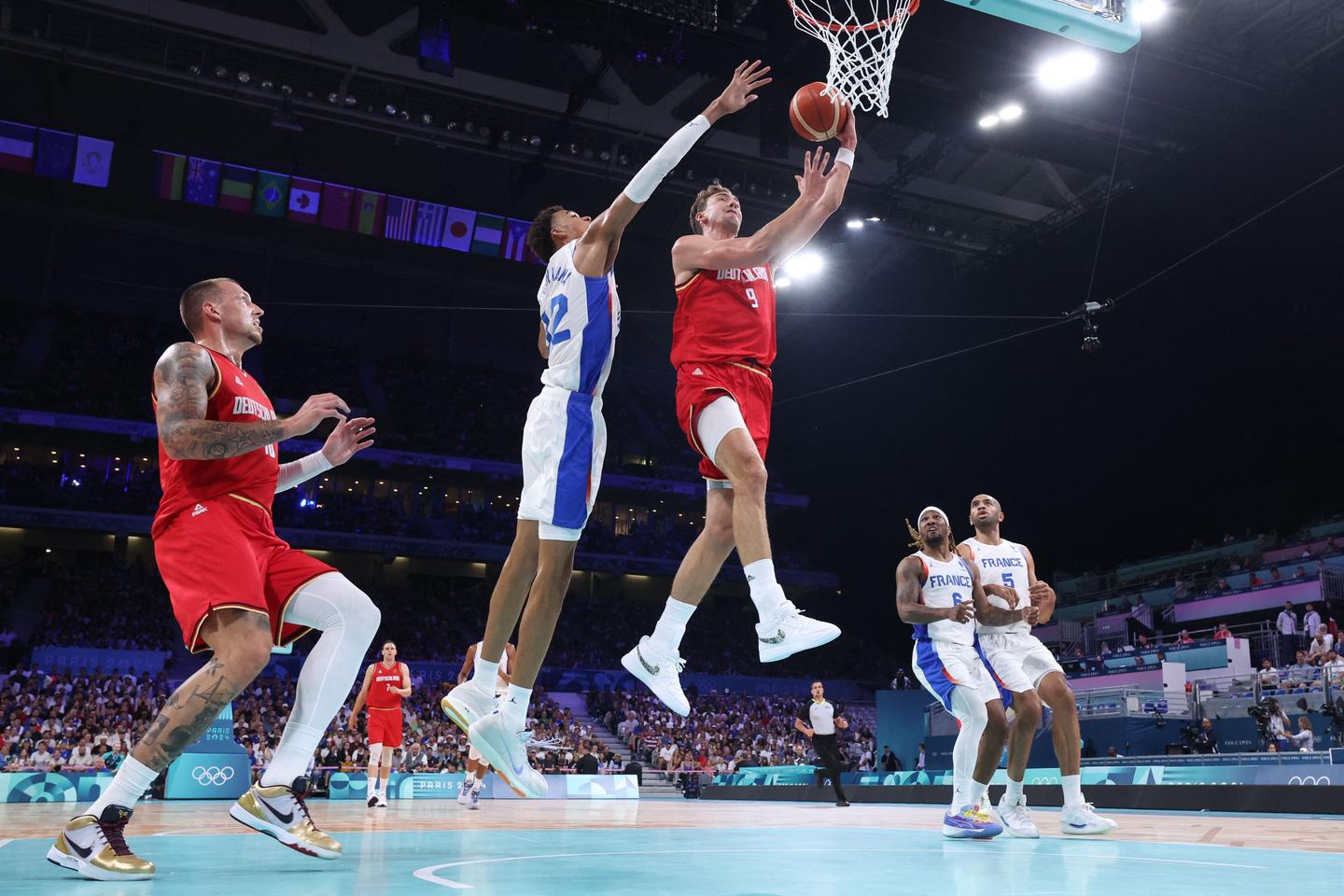 Basket aux JO 2024 : surclassés par l???Allemagne, des Français inquiétants et sans idées...