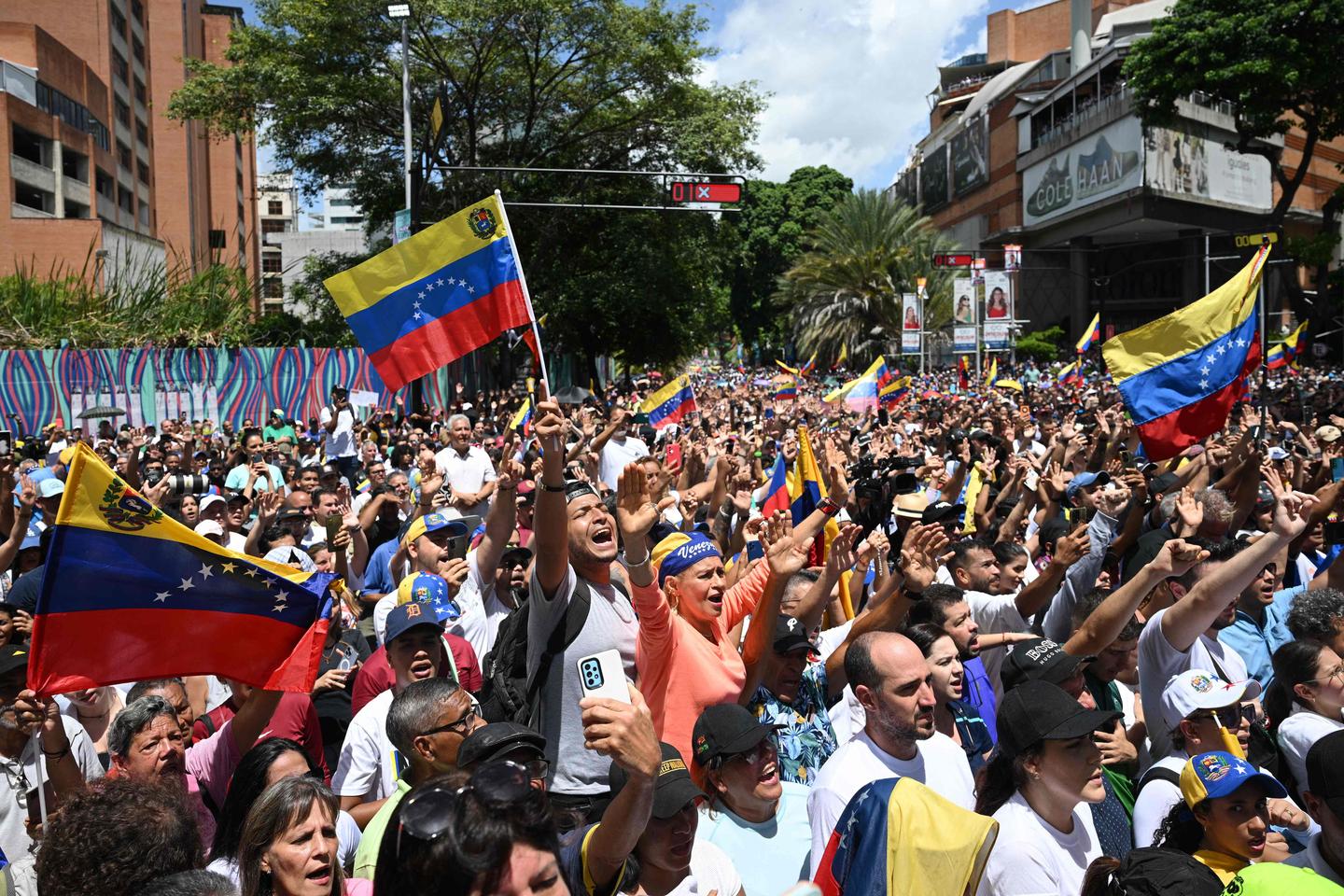 Venezuela : l???opposition, emmenée par Maria Corina Machado, manifeste pour revendiquer la...