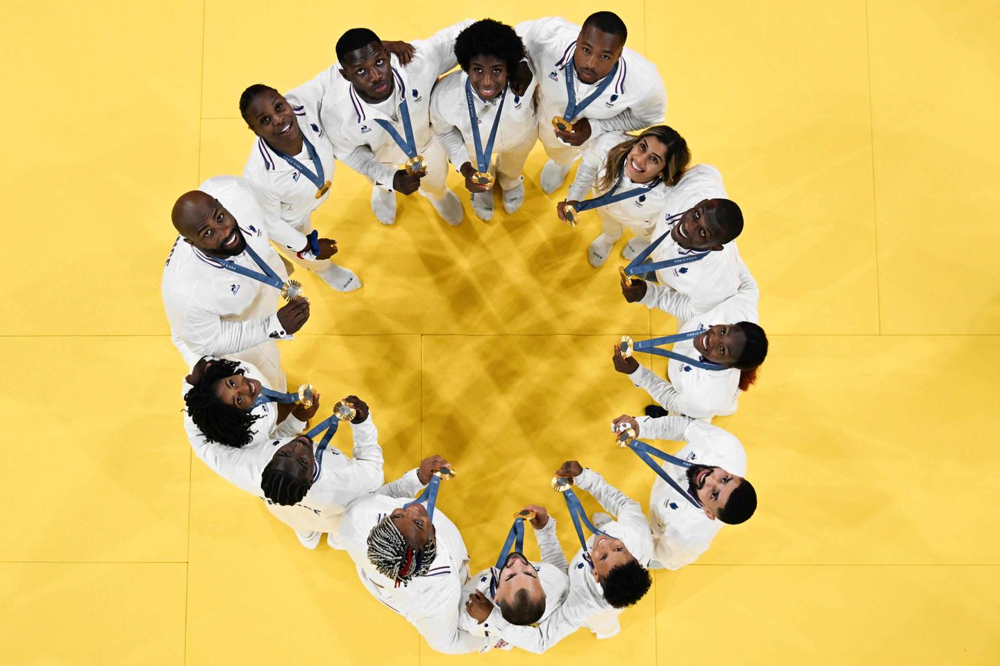 Le judo français savoure sa victoire en finale par équipes mixtes contre le Japon : « On a...