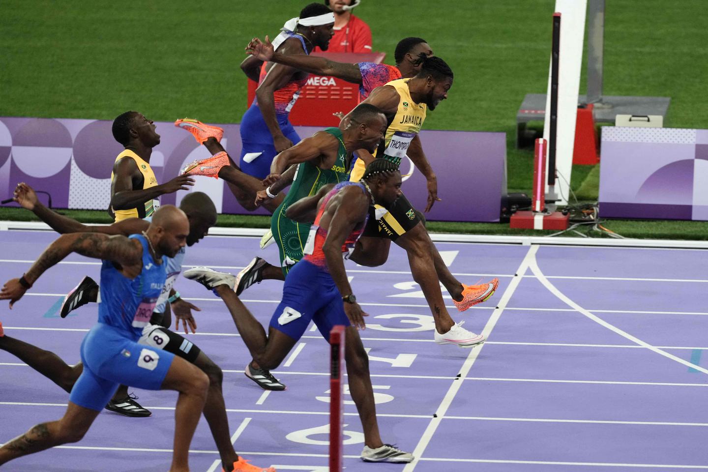 JO 2024 : l???Américain Noah Lyles s???offre son premier titre olympique sur 100 m à la photo...