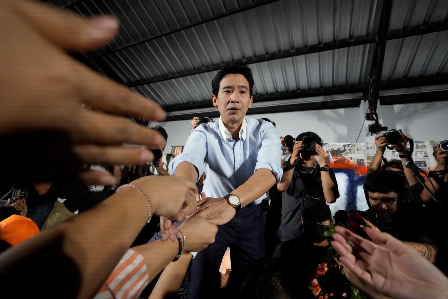 Thaïlande : le parti Move Forward dissous pour avoir tenté de réformer la loi de lèse-majesté