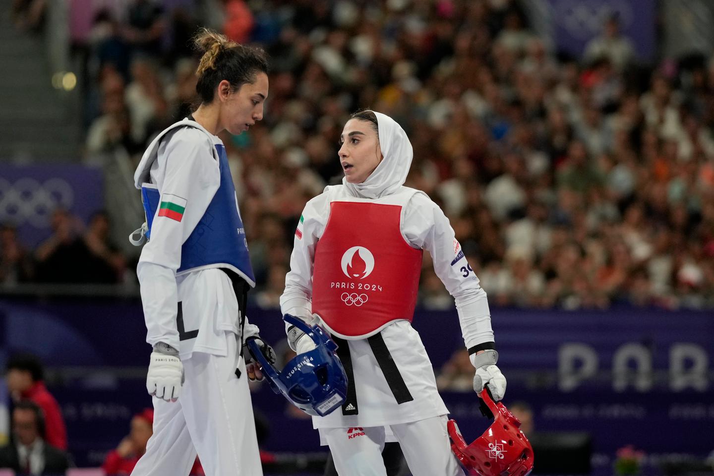JO 2024 : l???amitié de deux athlètes iraniennes aux destins divergents électrise le pays
