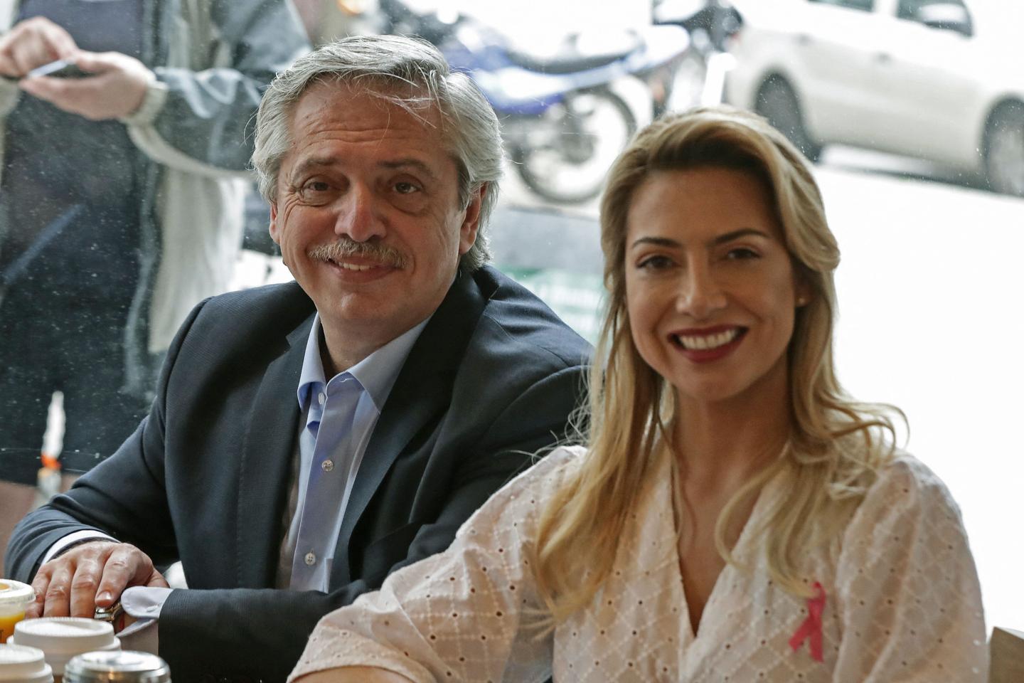 Argentine : le parquet requiert l???inculpation de l???ancien président Alberto Fernandez pour...