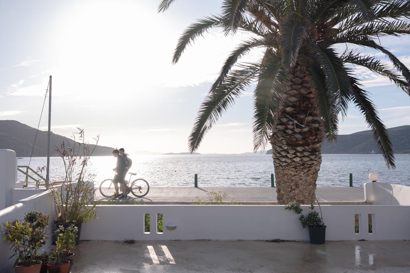 Dans les Cyclades, le tourisme de masse, qui constitue pourtant une manne financière, inquiète