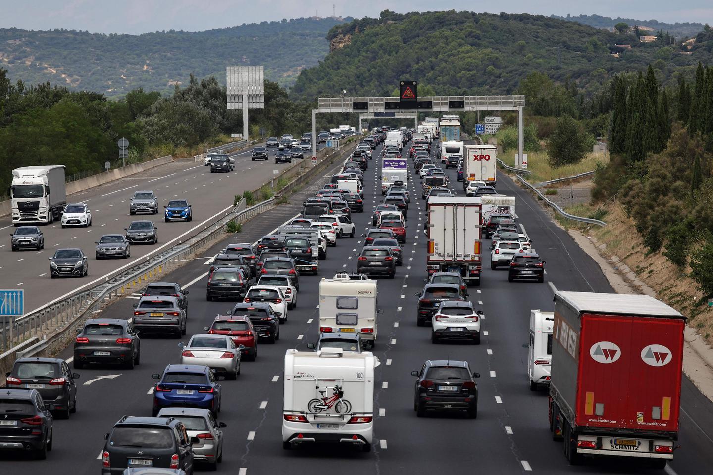 Chassé-croisé des vacances : plus de 1 000 kilomètres de bouchons samedi à la mi-journée