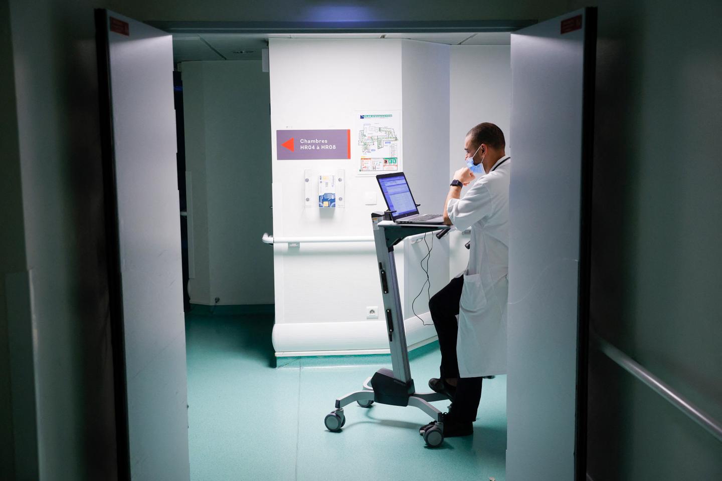 Hôpital : avec un millier d???internes en moins dès novembre, des tensions en vue