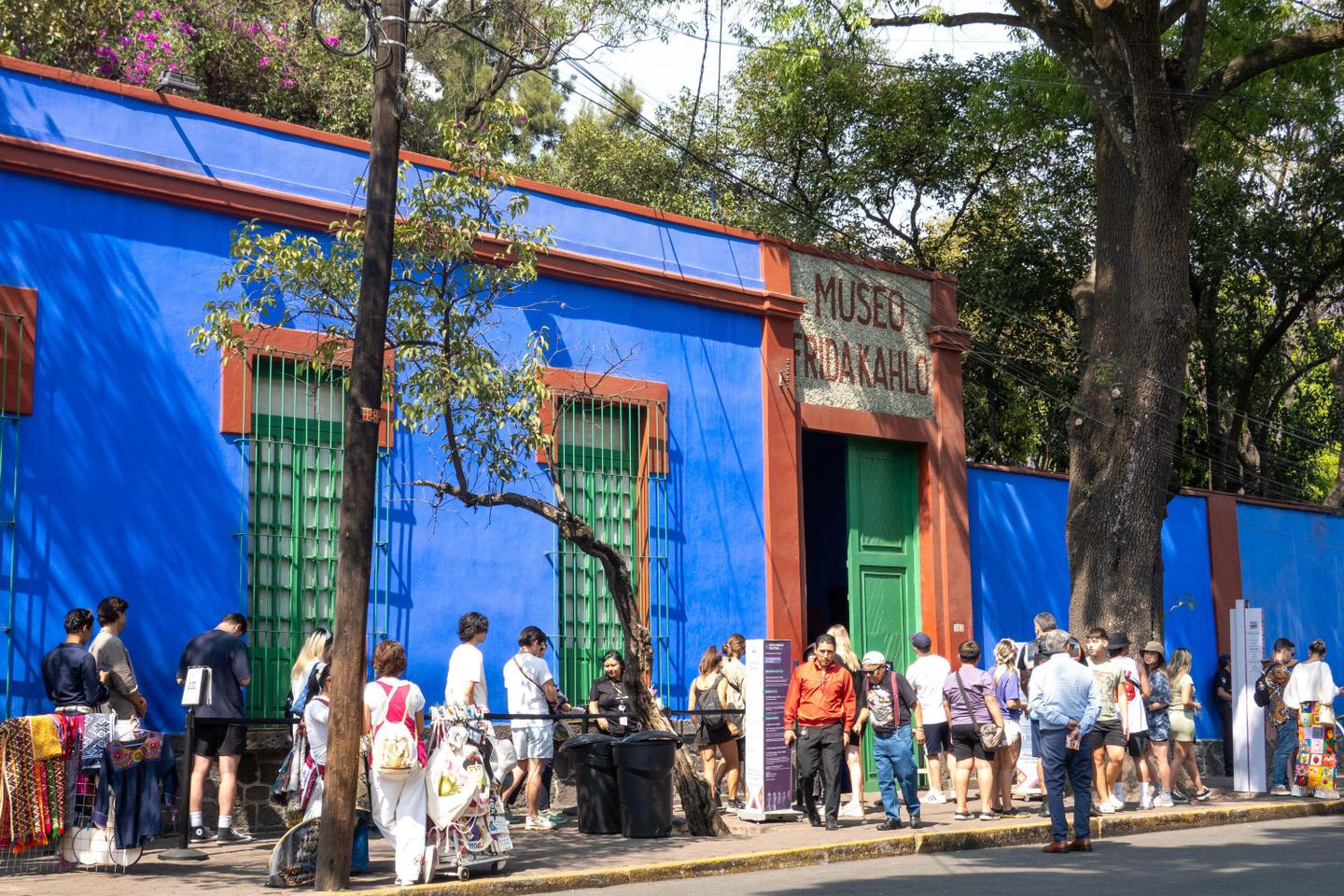 Frida Kahlo se dévoile dans toute son intimité à Mexico